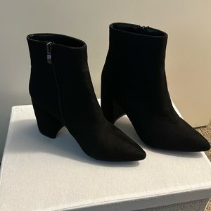 Women’s zip up heal boots